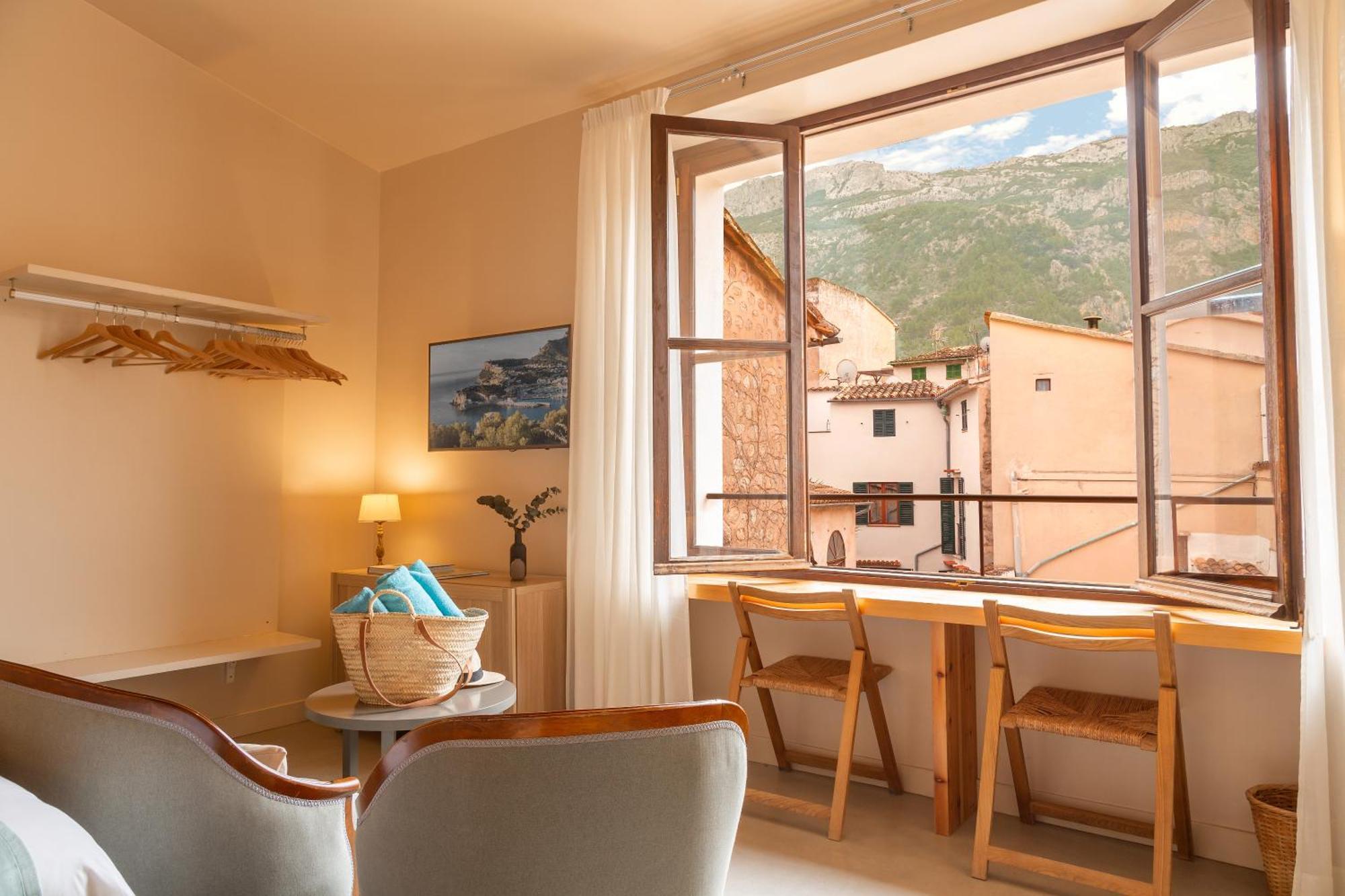 Double Room Mountain View